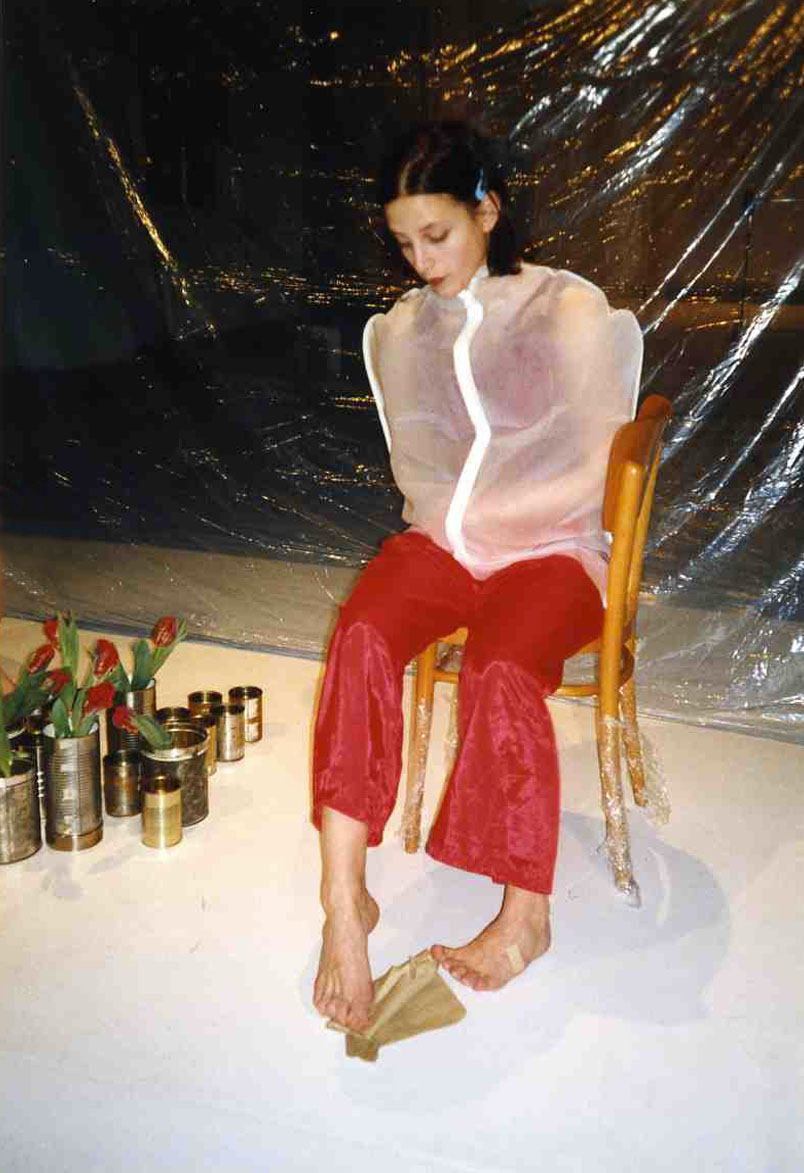 zinia actrice op stoel