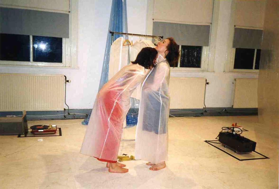 zinia actrices in kledinghoes